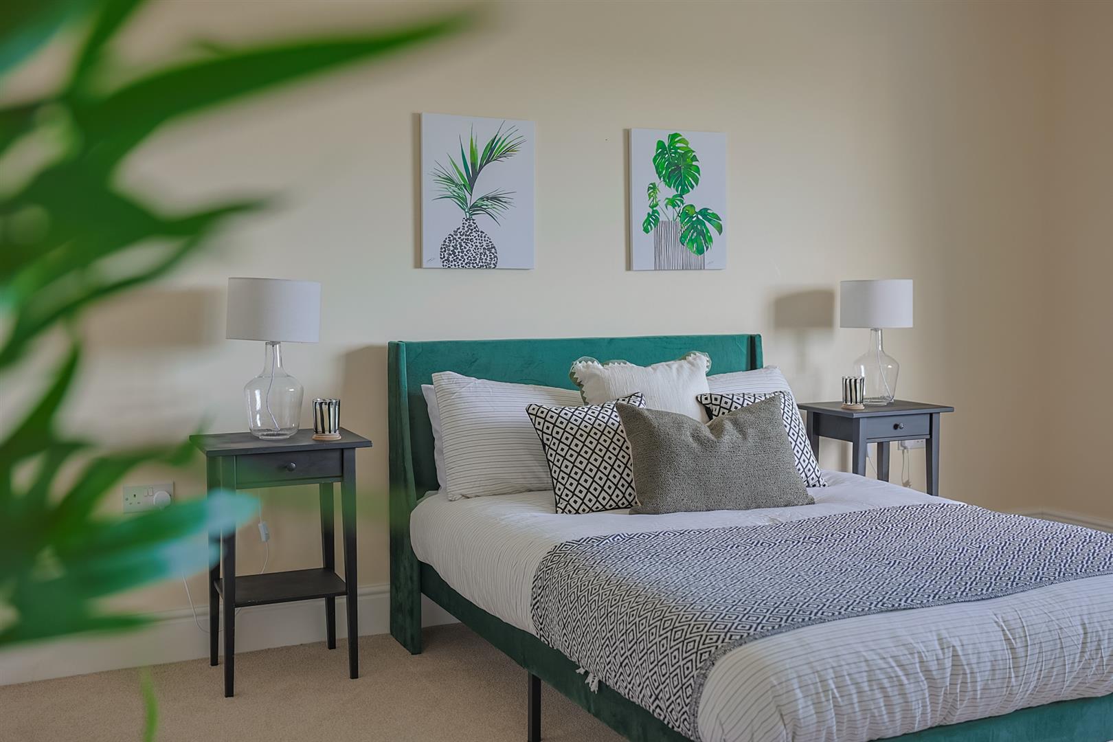 6 Clos Y Parc, Five Roads, Llanelli, SA15 5HB